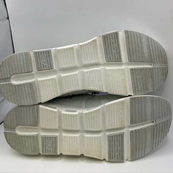 Like New On Cloud sky Running Shoes Ice/ Glacier Big Kids Size 6.5Y - Picture 6 of 6